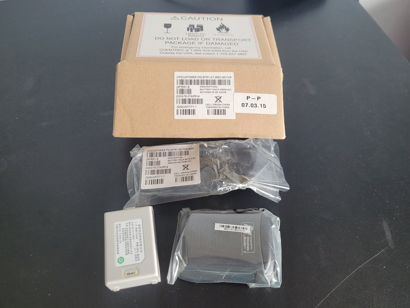 Motorola MC70 / MC75 extended battery kit - 4800mAh, 2.5x, with the battery door, new in its box, photographed with everything included in the carton